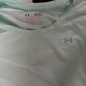 Medium Fitted Under Armour Heat Gear Tshirt